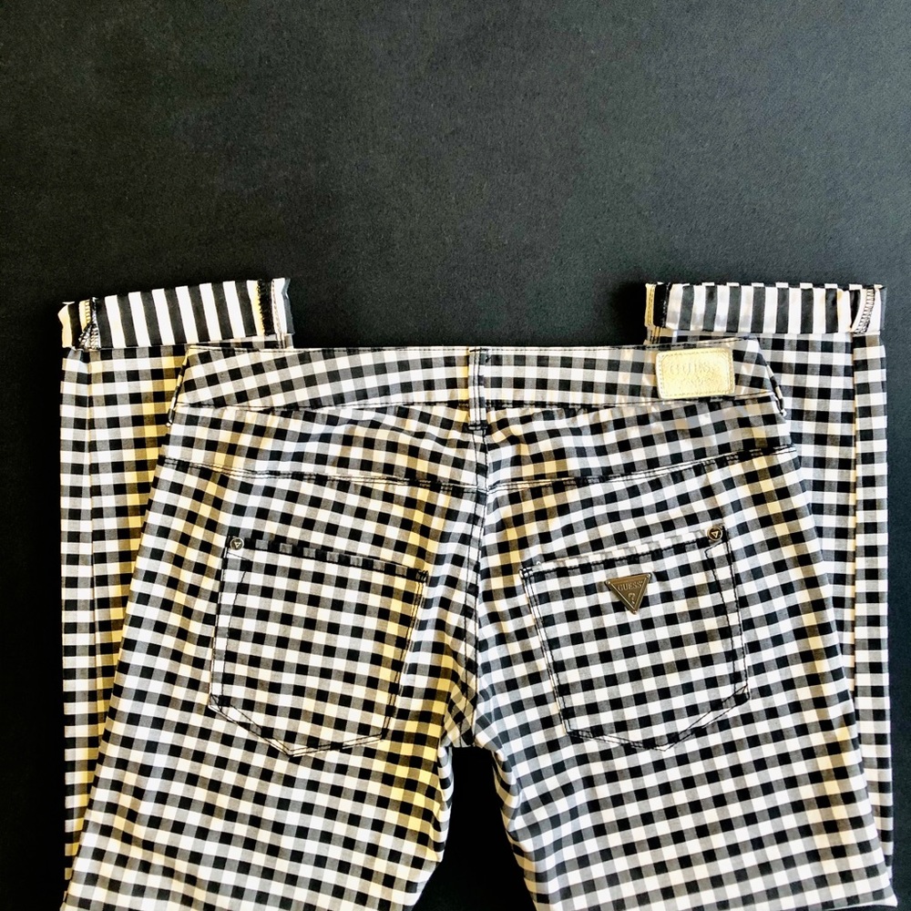 GUESS - Picture 6 of 9